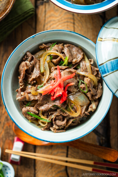 Donburi rice bowls containing gyudon, simmered beef and onions over steamed rice.